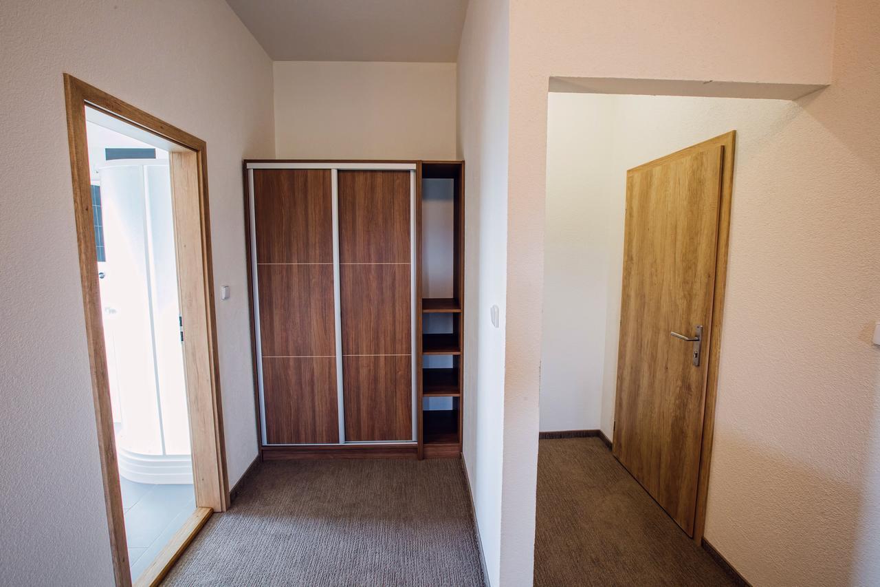 Hotel Na Sustne Krupa Экстерьер фото